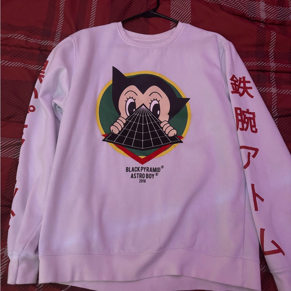Black Pyramid White Crewneck Sweater with Graphic Design